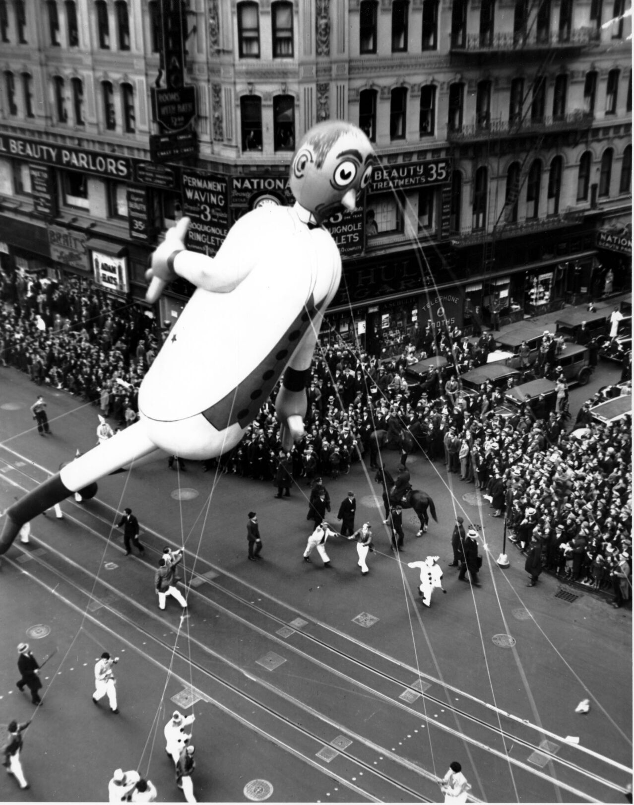 1933 MACYS THANKSGIVING PARADE 1933